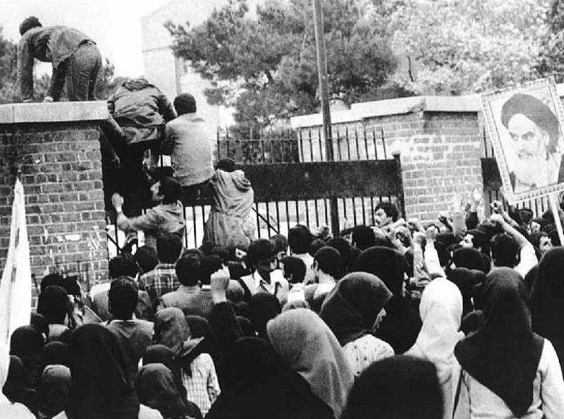 iran_hostage_crisis_iraninan_students_comes_up_u_s_embassy_in_tehran.jpg