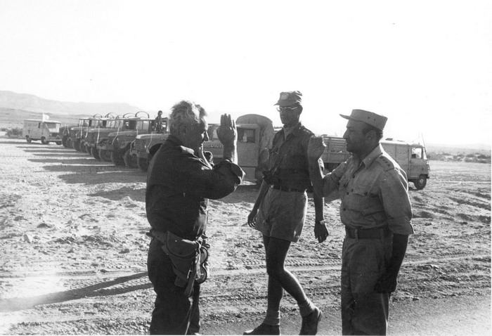 israeli_and_egyptian_generals_meet_in_sinai_flickr_israel_defense_forces.jpg