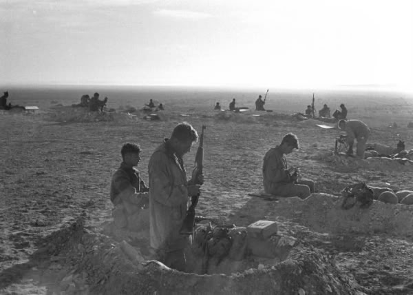 israeli_troops_in_sinai_war.jpg