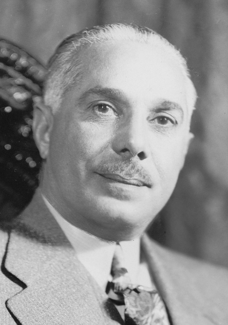 rafael_l_trujillo_en_la_silla_presidencial_cropped.jpg