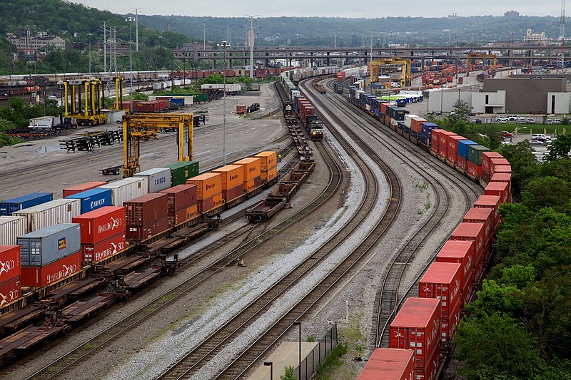 railyard_behind_the_cincinnati_union_terminal_11259266795.jpg