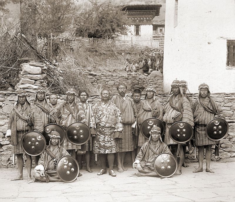 sir_ugyen_wangchuck_with_his_bodyguards_tongsa_dzong_in_bhutan_1905.jpg