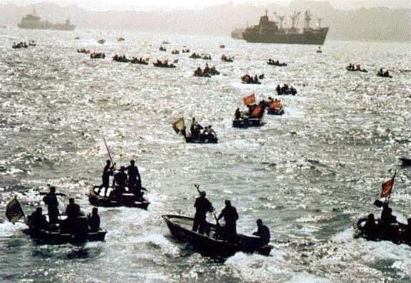 small_boats_of_iran_in_taker_war_3.gif