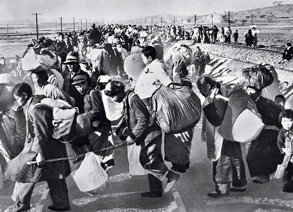south_korean_refugees_mid-1950.jpg