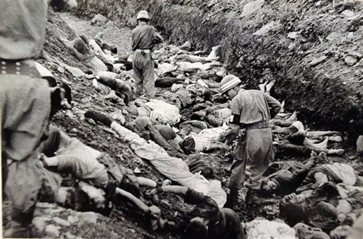 south_korean_soldiers_walk_among_dead_political_prisoners_taejon_south_korea.jpg