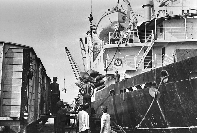 soviet_ship_brings_humanitarian_help_to_cambodia_1979.jpg