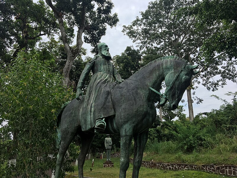 statue_de_leopold_ii_kinshasa.jpg