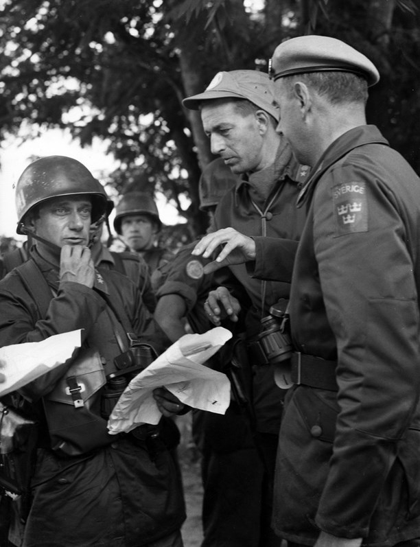 swedish_un_troops_in_congo_major_sture_fagerstrom_orients_his_platoon_leaders_before_the_attack_on_kaminaville_in_katanga_congo_1963.jpg