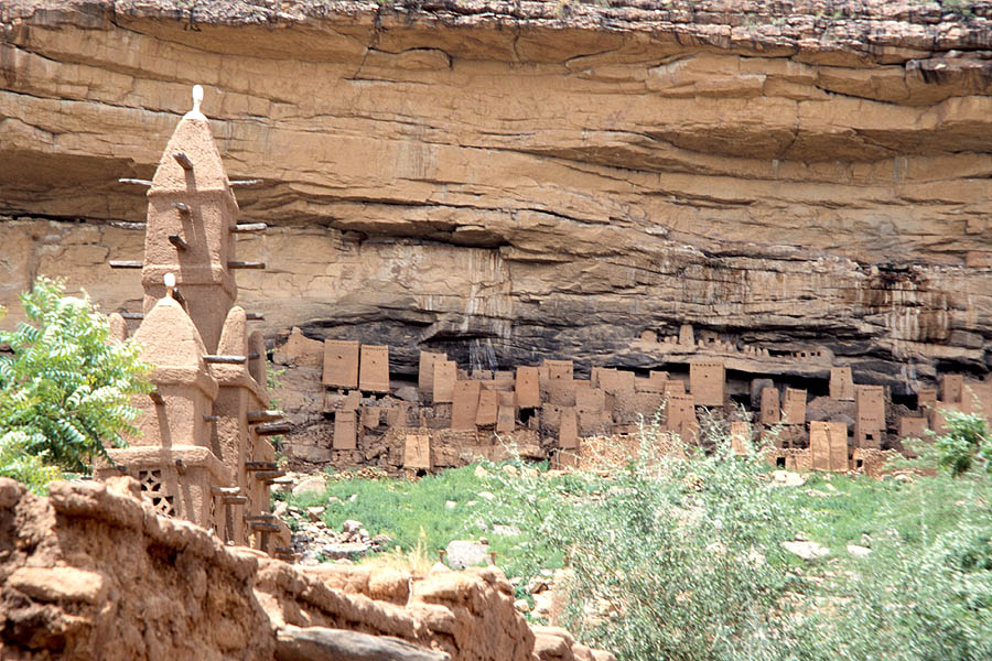 tellem_dwelling_bandiagara_escarpment_mali.jpg