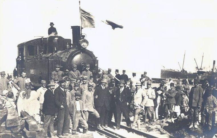 the_first_locomotive_arrived_in_tripoli_harbor.jpg