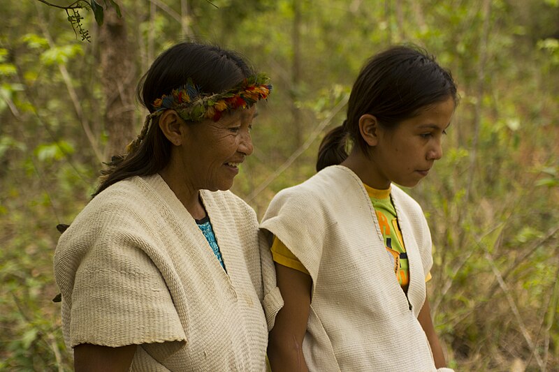 traditional_guarani_clothes.jpg