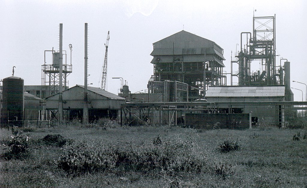 union_carbide_pesticide_factory_bhopal_india_1985.jpg