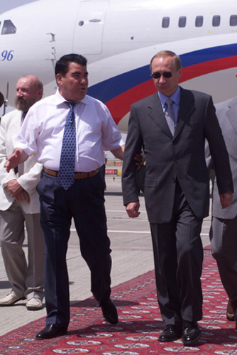 vladimir_putin_with_saparmurat_niyazov-1.jpg