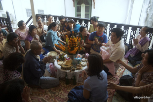 Laoszi keresztelő, bagett és szerzetesek