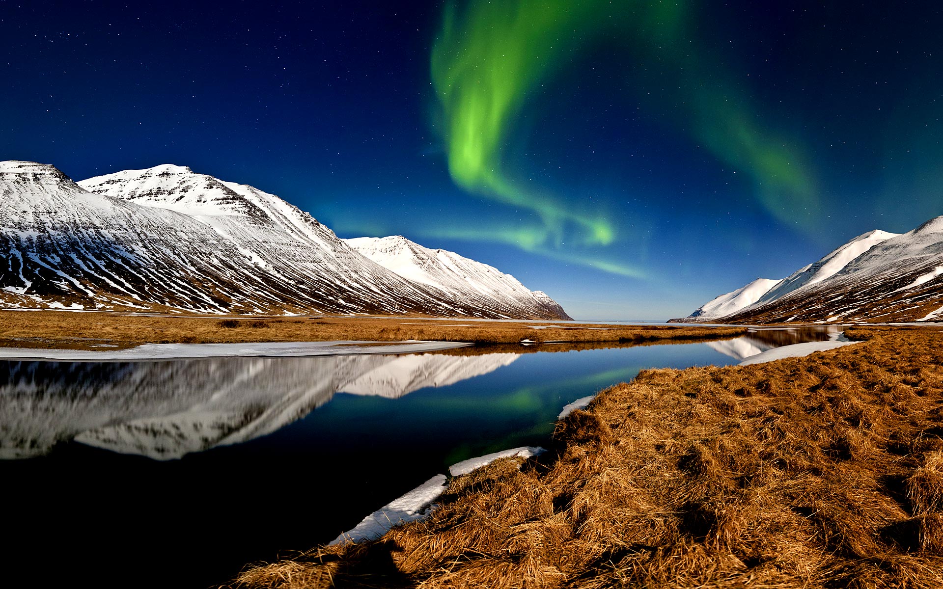 hedinsfjordur-auroraborealis-iceland.jpg