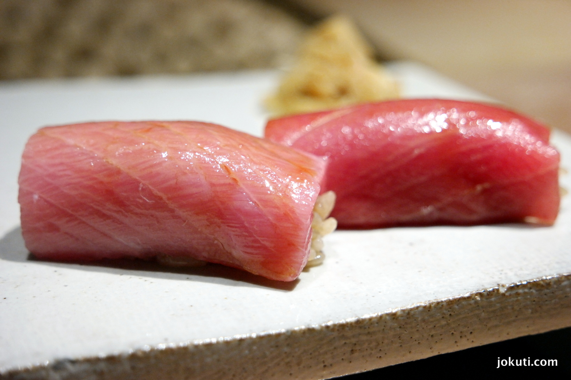 Kék úszójú tonhal toro része, natúr, illetve szójaszószban marinálva