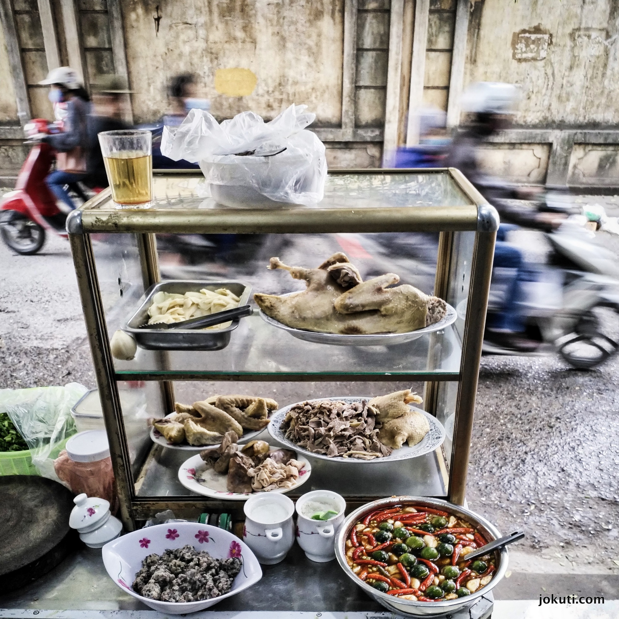 _vietnam_street_food_hanoi_jokuti_cover.jpg