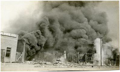 Smoke-billowing-during-the-1921-Tulsa-Race-Riot.jpg