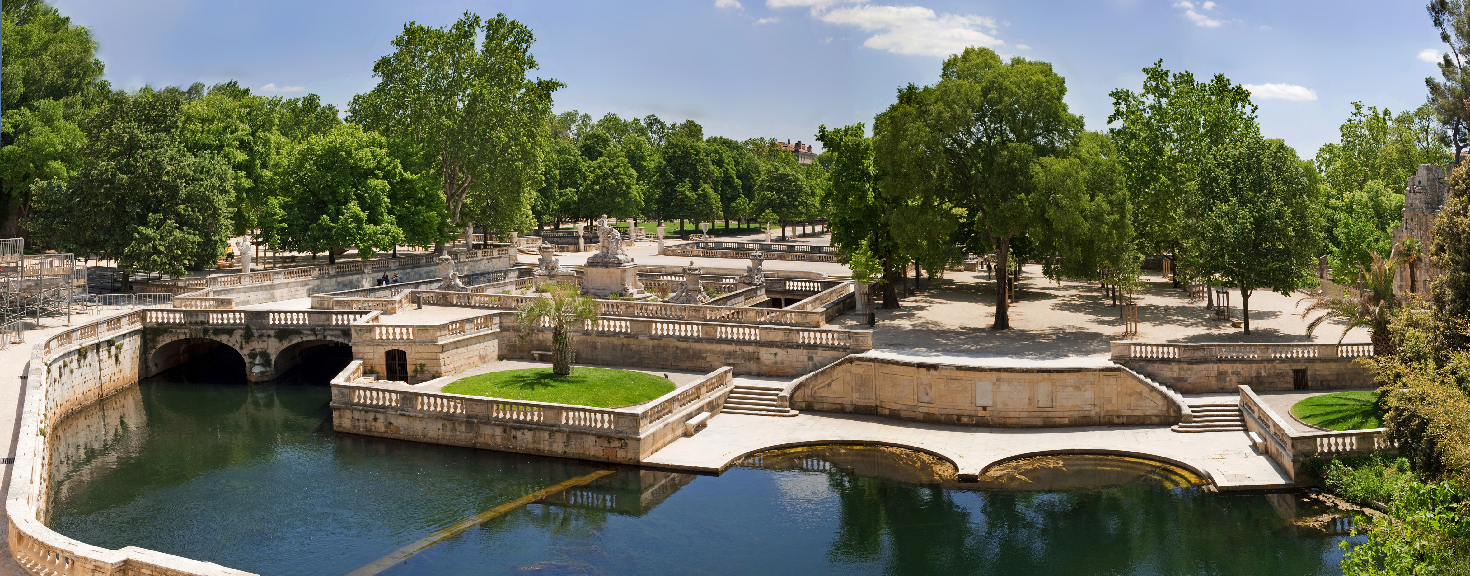 jardins_de_la_fontaine_photo_office_de_tourisme_nimes_o_maynard.jpg