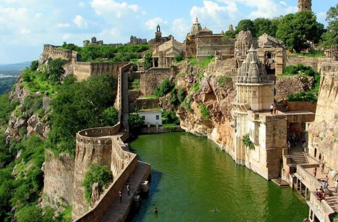 Benteng Chittorgarh.jpg