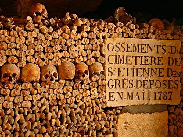 Parizs katakomba.jpg