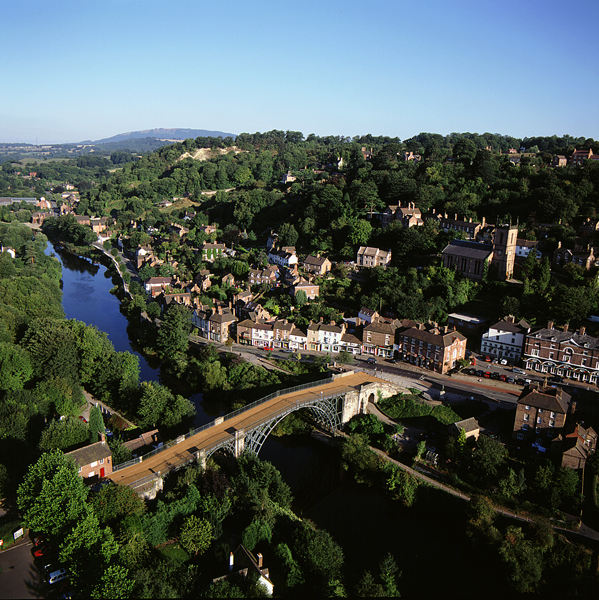 Ironbridge  és a város.jpg