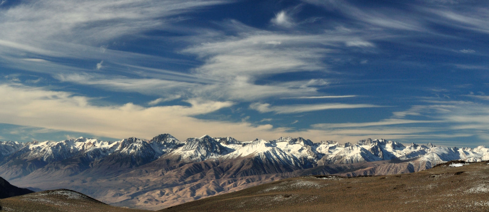 Inyo-White Mountains_panoráma 3000 m magasan.JPG