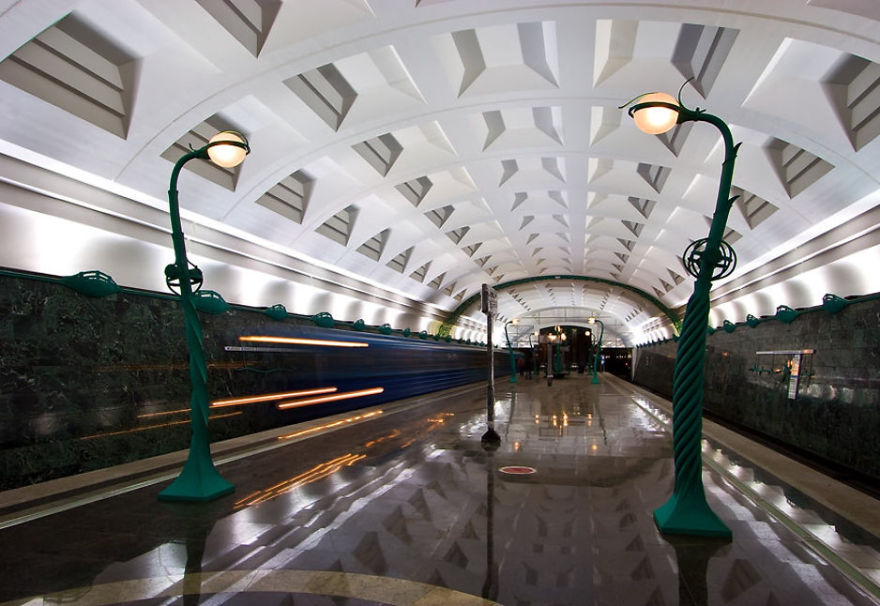 Slavyansky Bulvar_Moszkva metro.jpg