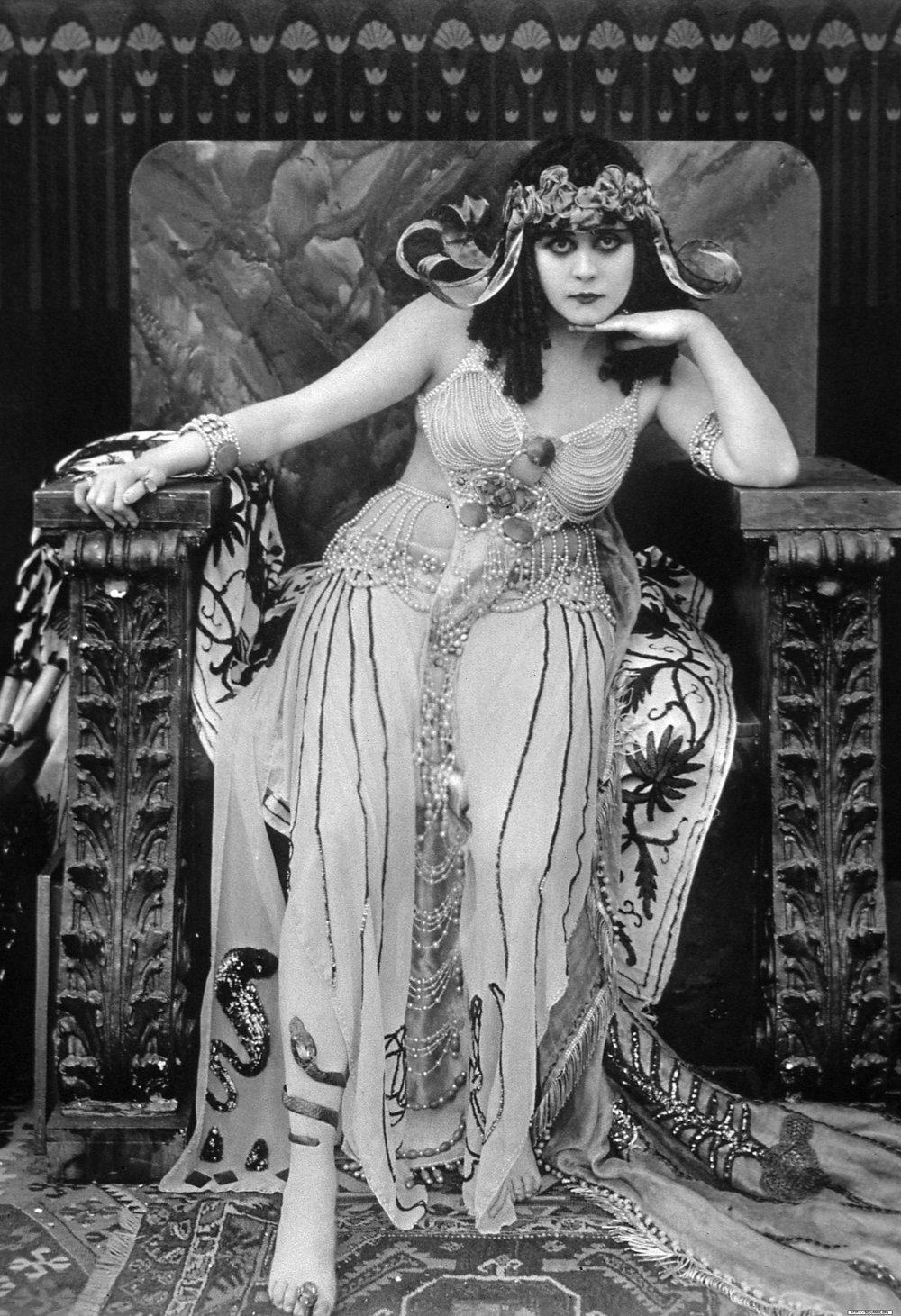 theda-bara-cleopatra.jpg