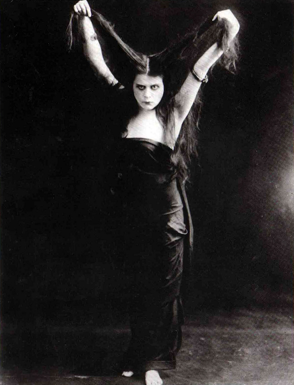 theda_bara_in_sin.jpg