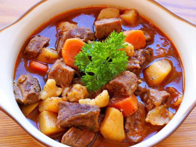 Sopa de gulyás - Gulyásleves
