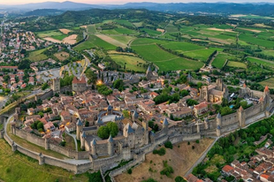 Lenyűgöző erődváros az Aude folyó partján