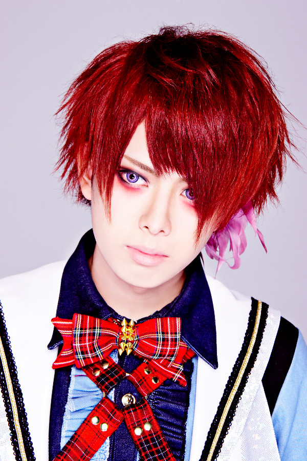 poidol-ryo-hoshina-sapphire-individual-artist-photo.jpg