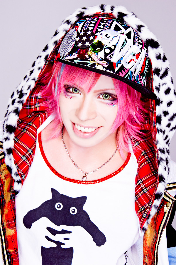 poidol-souta-nagi-sapphire-individual-artist-photo.jpg