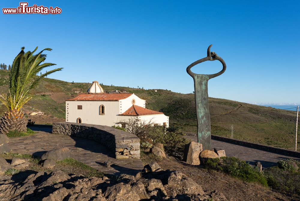 monumento_al_silbo_gomero_la_gomera_canarie_ilturista_info.jpg