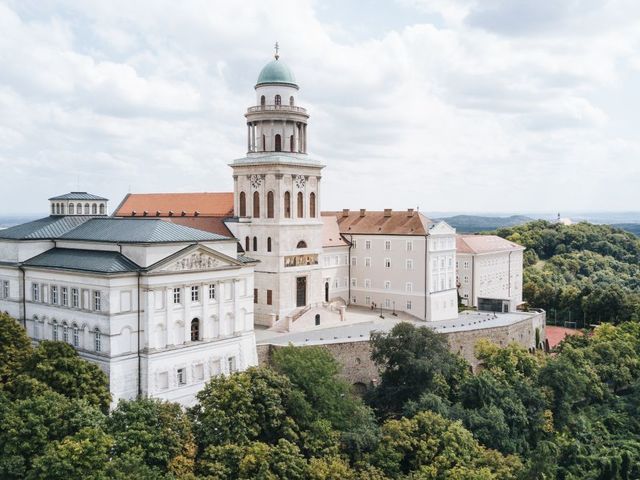 Pannonhalma és Pápa: Apátság és a kékfestők titka