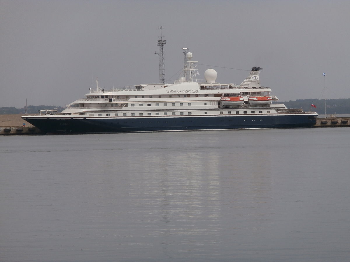 1200px-seadream_i_port_side_tallinn_5_june_2014.JPG