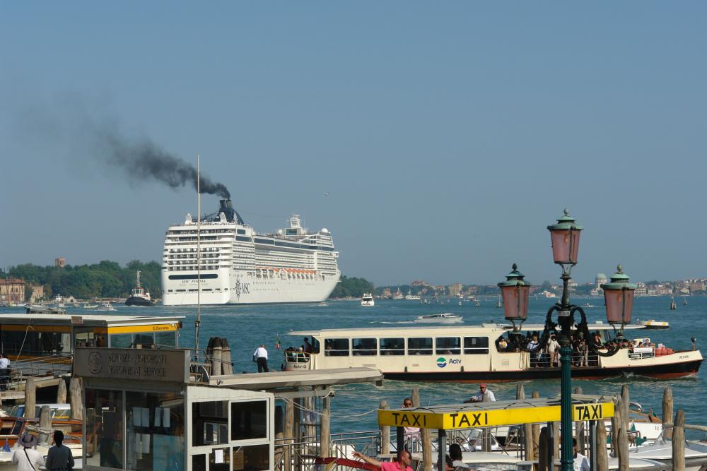 venedig-kreuzfahrt-schiffe-bild-45800.jpg