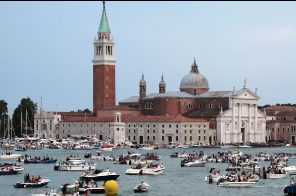 venice_redentore_lagoon_boats.jpg