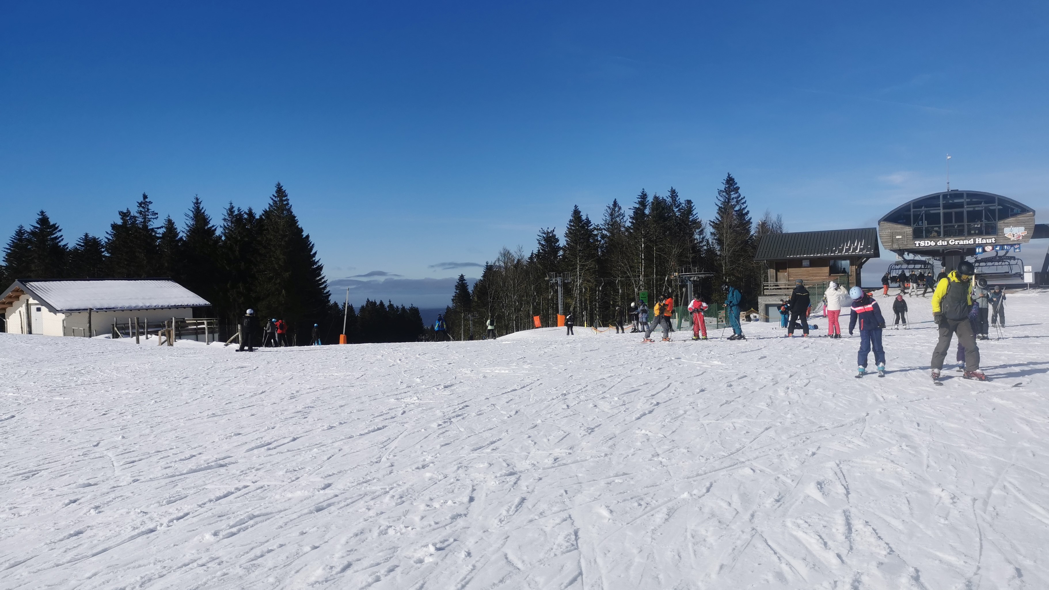 Ez a nagy felvonó felső állomása és a másik zöld pálya, a Renard=Róka nevű eleje.