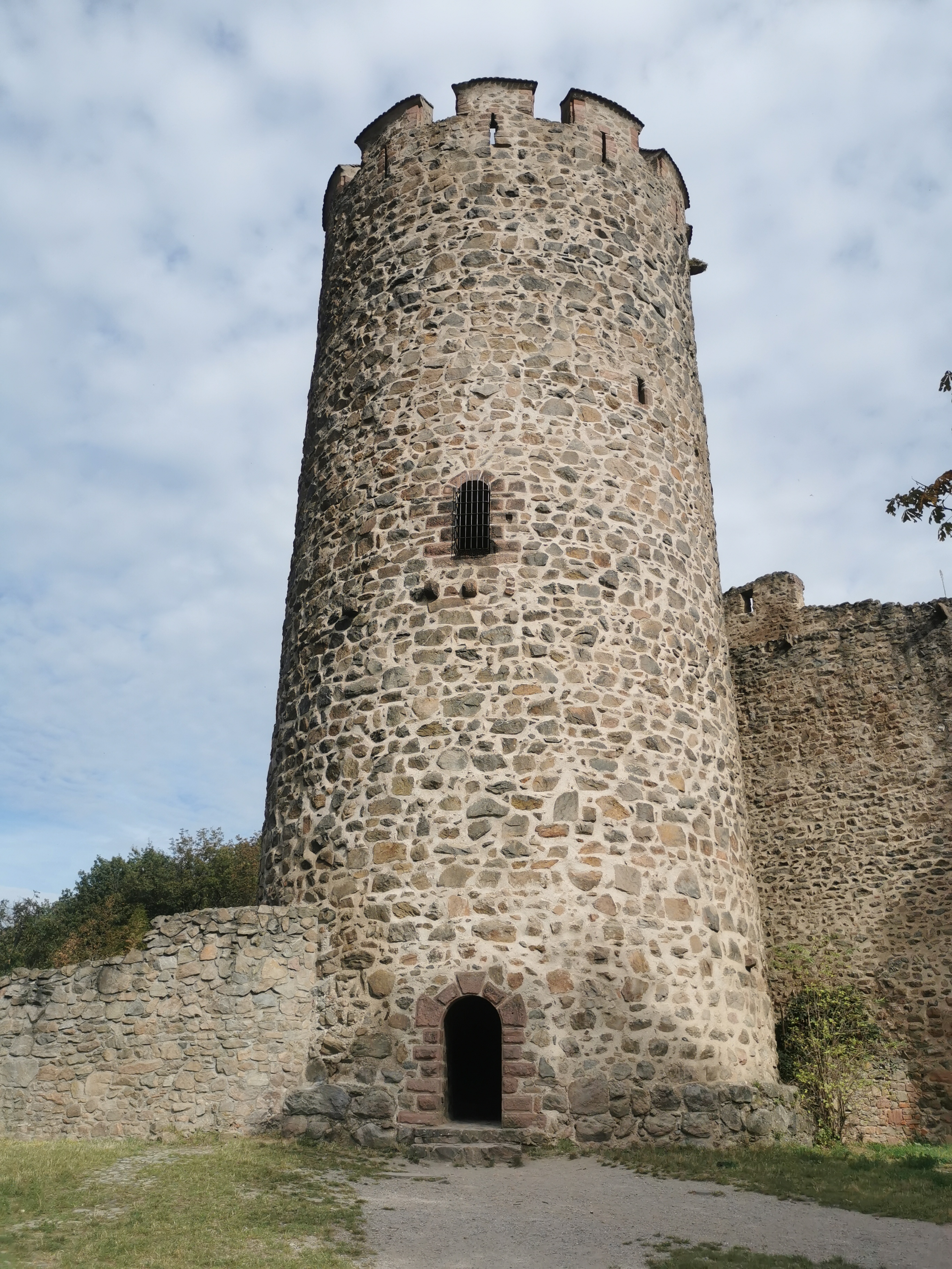 A torony a vár udvaráról.