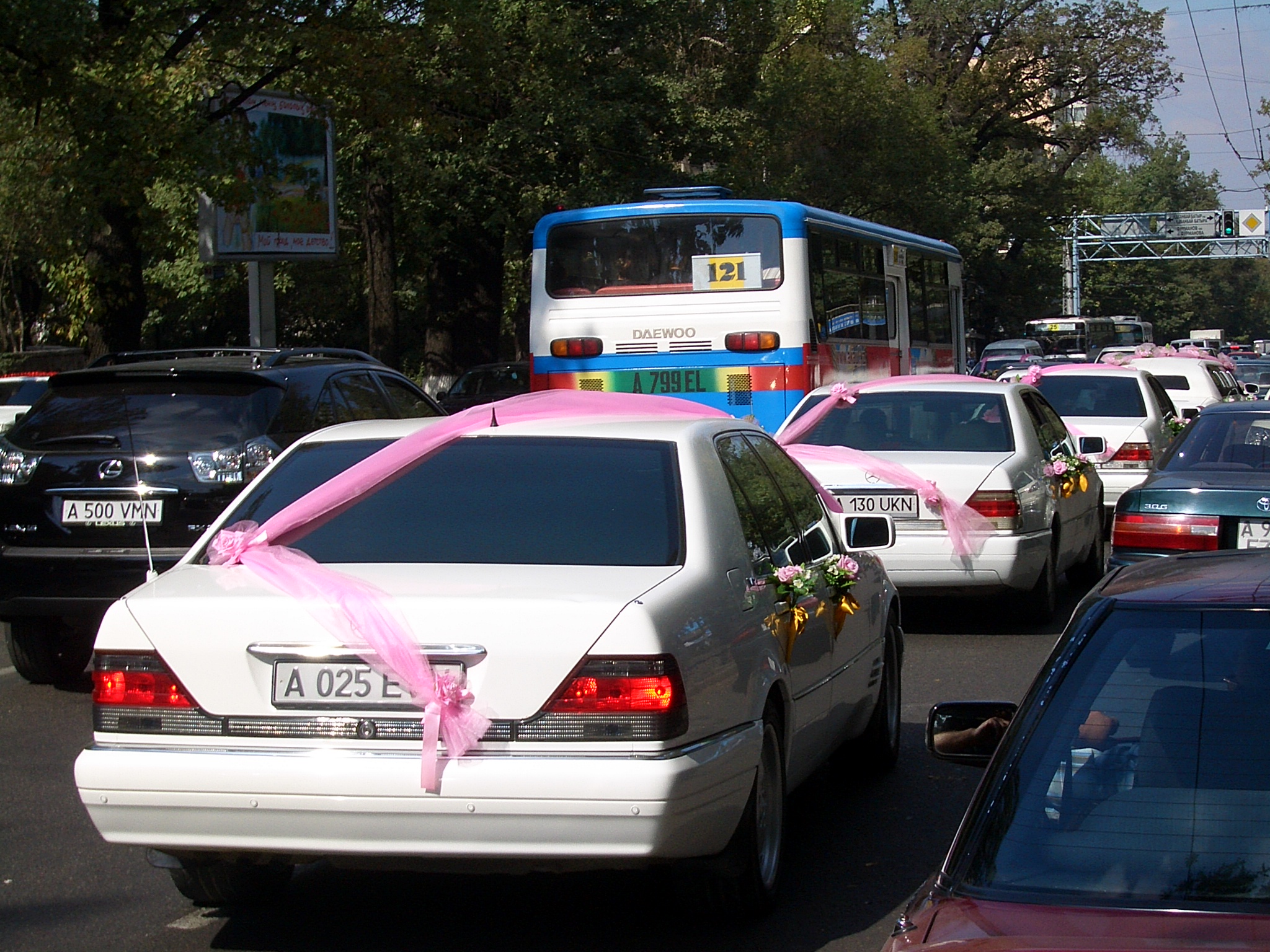 E8605-Almaty-wedding-procession.jpg