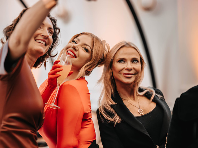 Ismerjétek meg az INGLOT x Tolvai Reni új kollekcióját