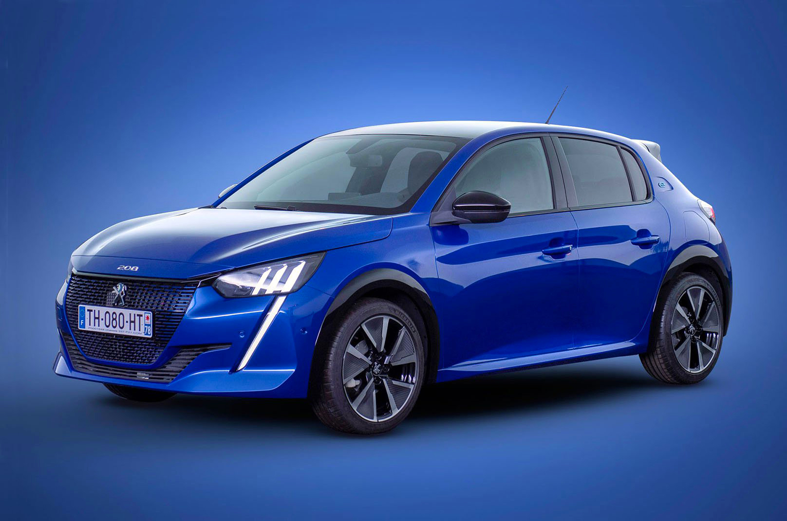 2019_peugeot_208_e_front.jpg