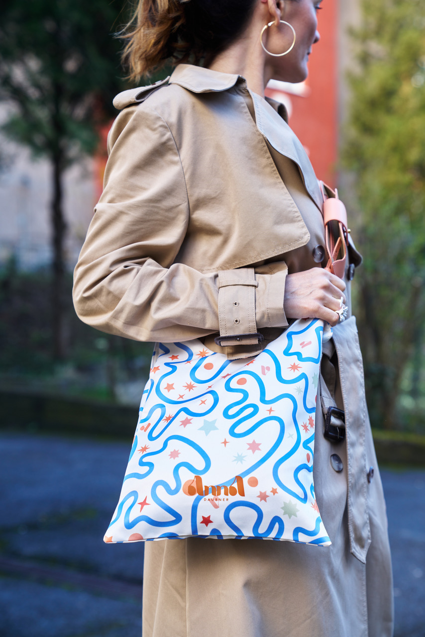 annadaubner-es-rekavago-powerbag-terrazzo-crossbody-trenchcoat-2.jpeg