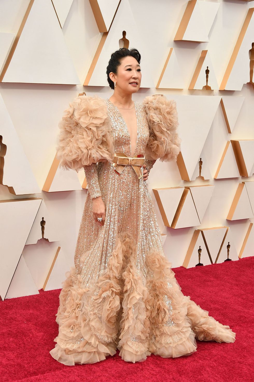 hbz-oscars-2020-sandra-oh-gettyimages-1205136160.jpg