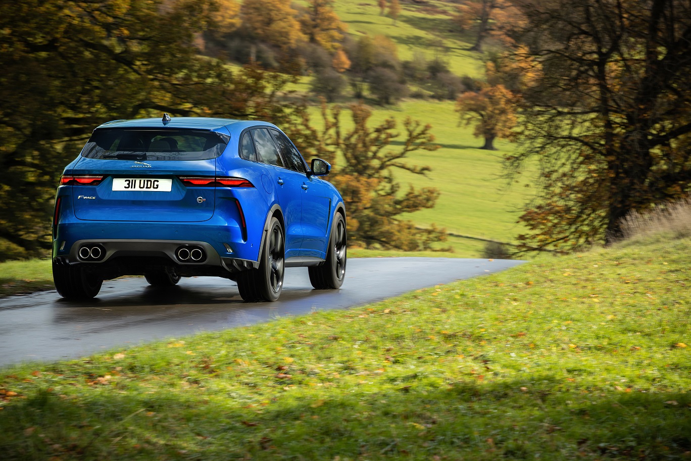 jag_f-pace_svr_21my_31_dynamic_df2670_021220.jpg