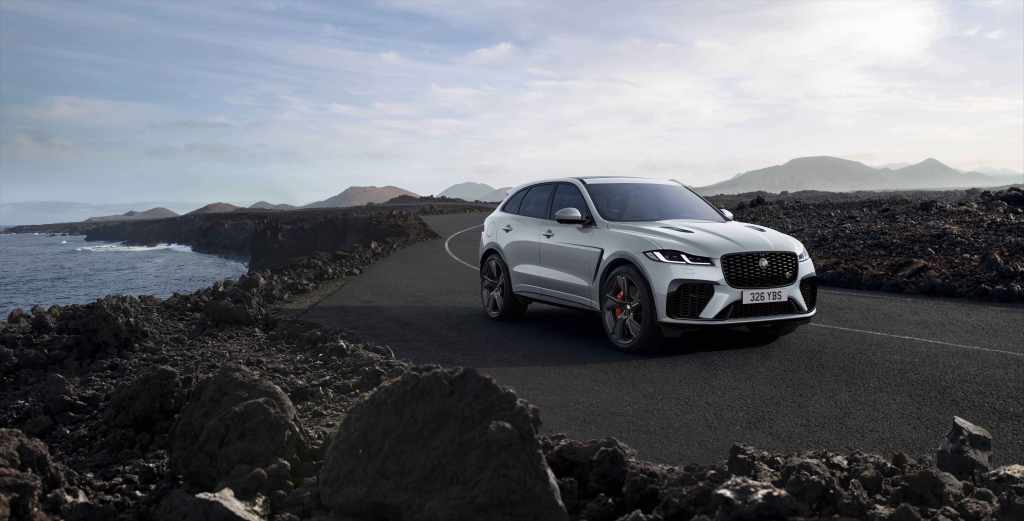 jag_f-pace_svr_22my_exterior_front_3-4_006_glhd_110821.jpg