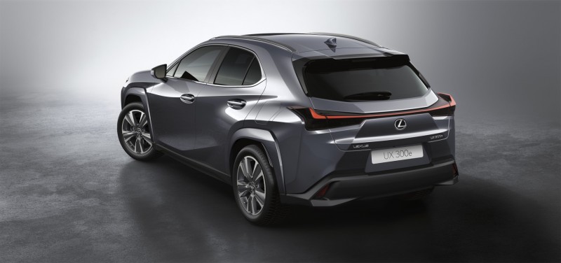 lexus_ux_300e_5_1.jpg