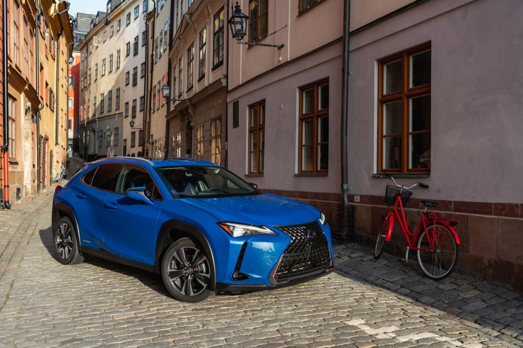 lexus_ux_42.jpg